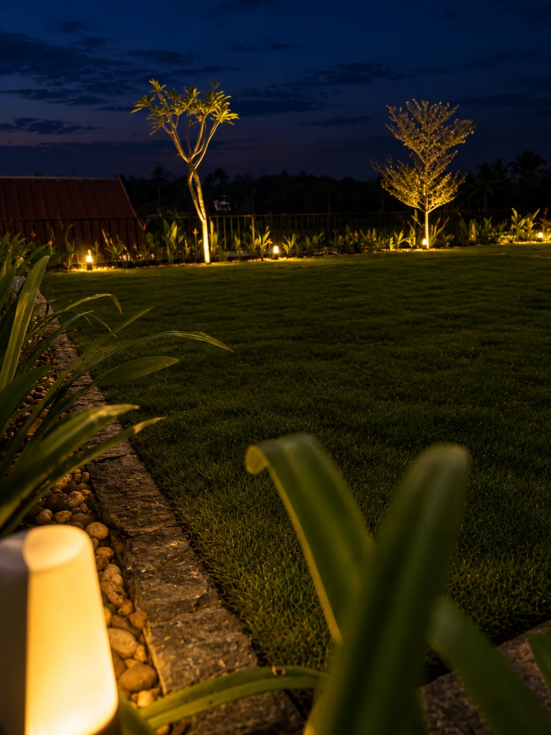 Landscape Accent Lighting by Ufarms Landscape Studio